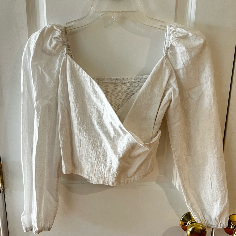 White puffed long sleeve crop top